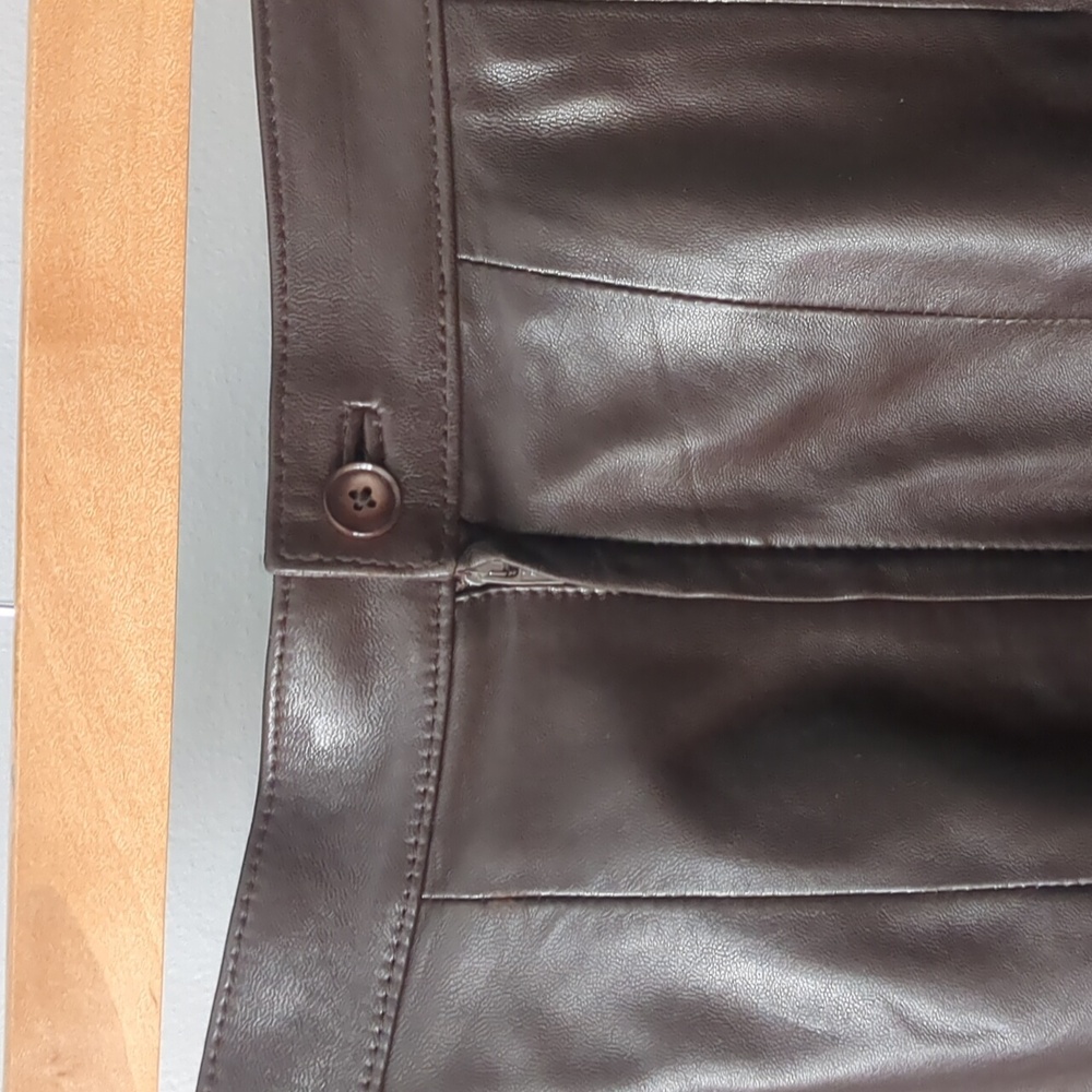 Elegant Brown Leather Skirt - Picture 3 of 5